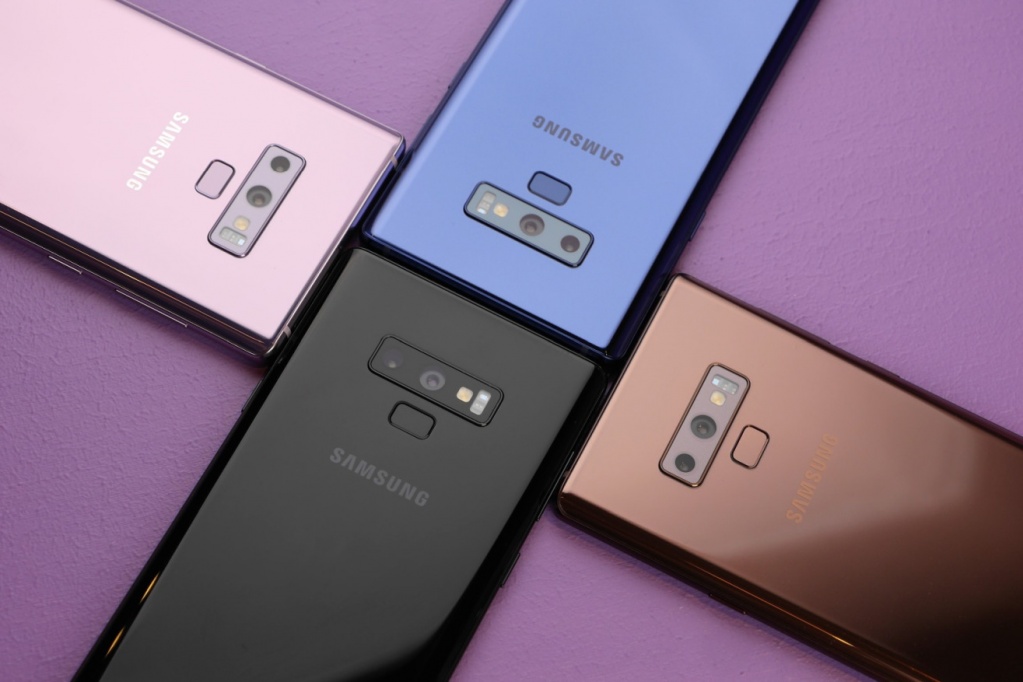 Выбери свой цвет Galaxy Note 9 в МТС! У нас будут доступны цвета: "медь", "индиго" и черный. Выбери свой цвет Galaxy Note 9 в МТС! У нас будут доступны цвета: "медь", "индиго" и черный.